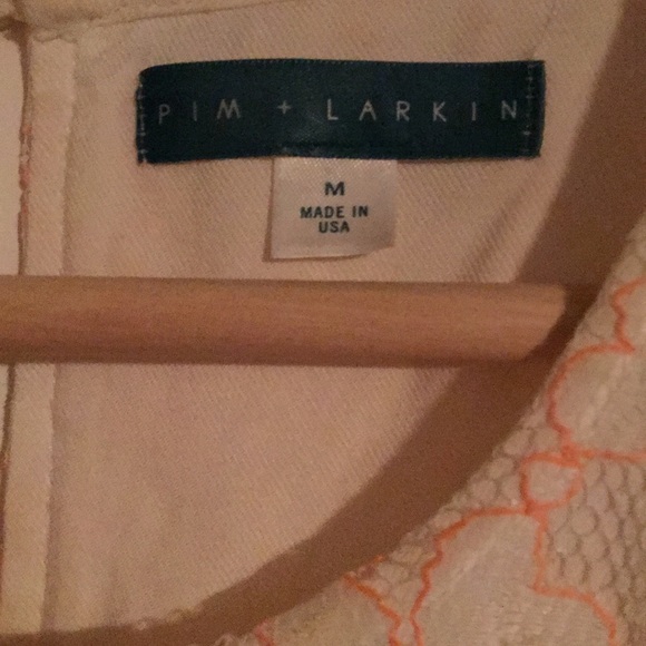 Lace overlay shell - Picture 2 of 5